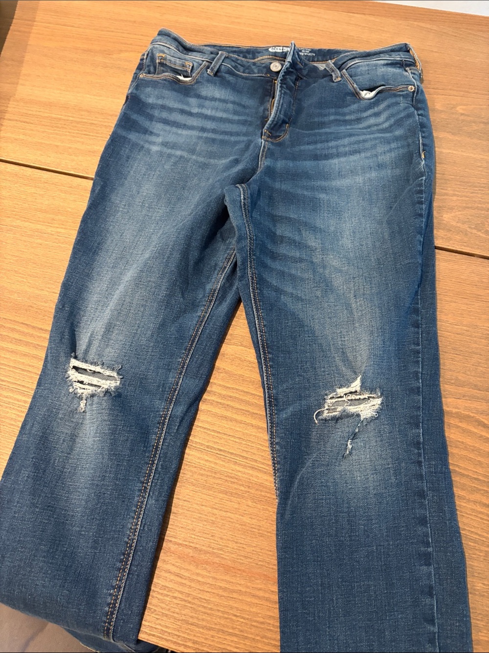 Old Navy Women's Medium Blue Distressed Skinny Jeans